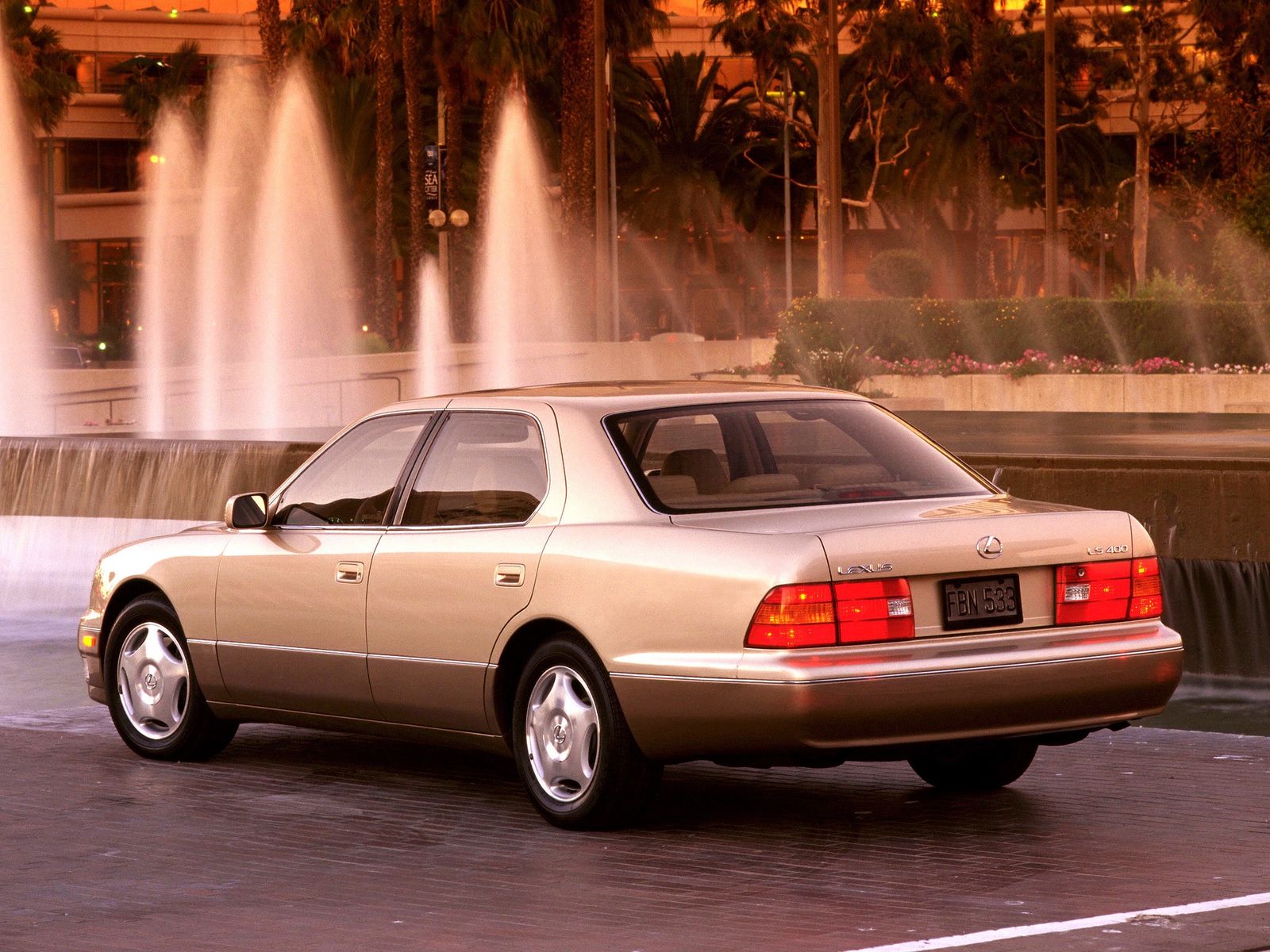 Lexus LS400