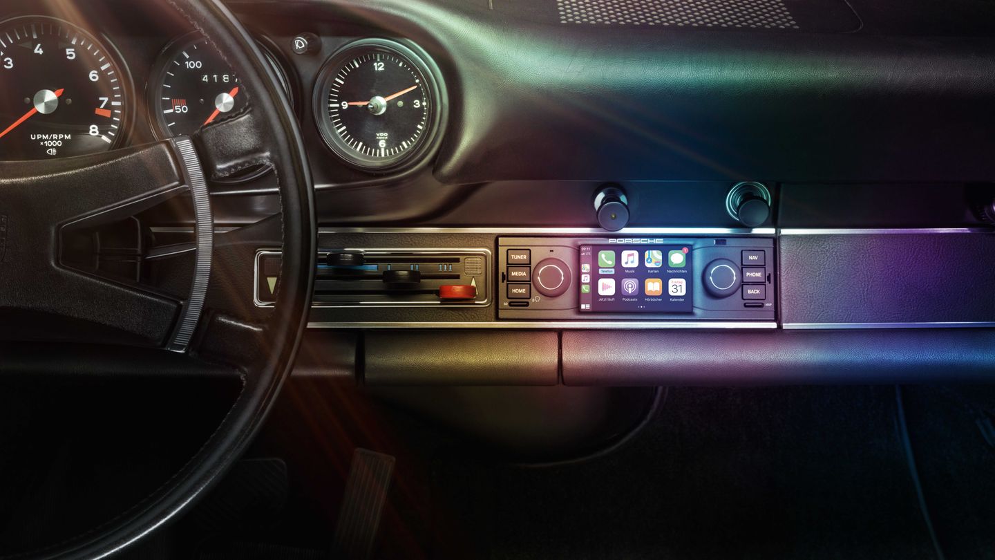 Porsche Classic Communications Management CarPlay