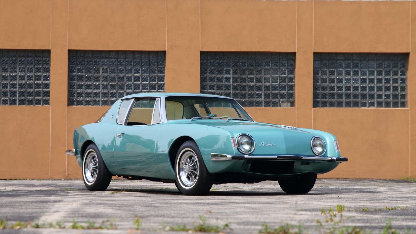 Studebaker Avanti R2