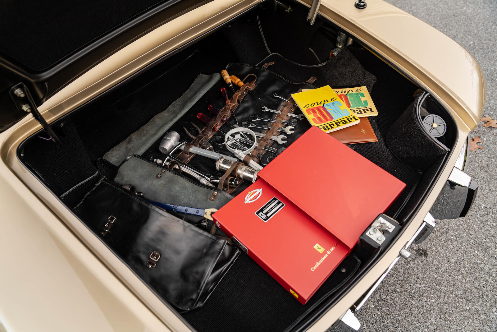 Ferrari 330 GTC Classiche Redbook tool roll