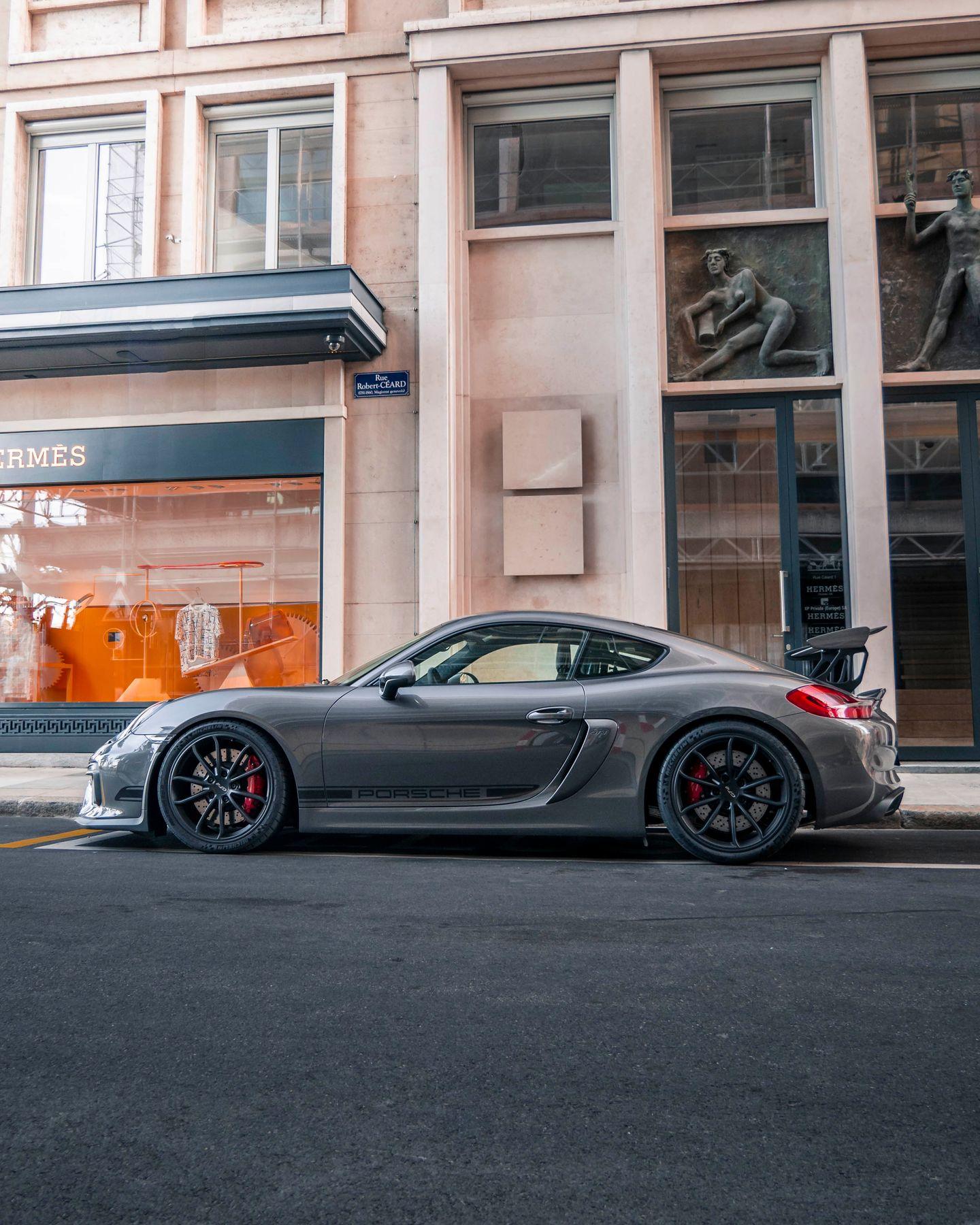 Porsche Cayman GT4